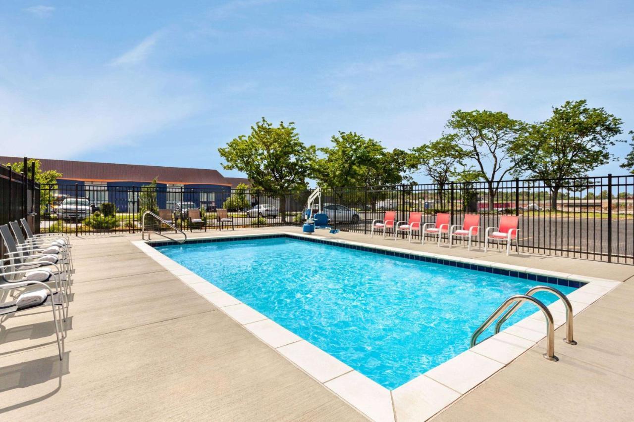 Super 8 By Wyndham Lenexa Overland Park Area/Mall Area Extérieur photo