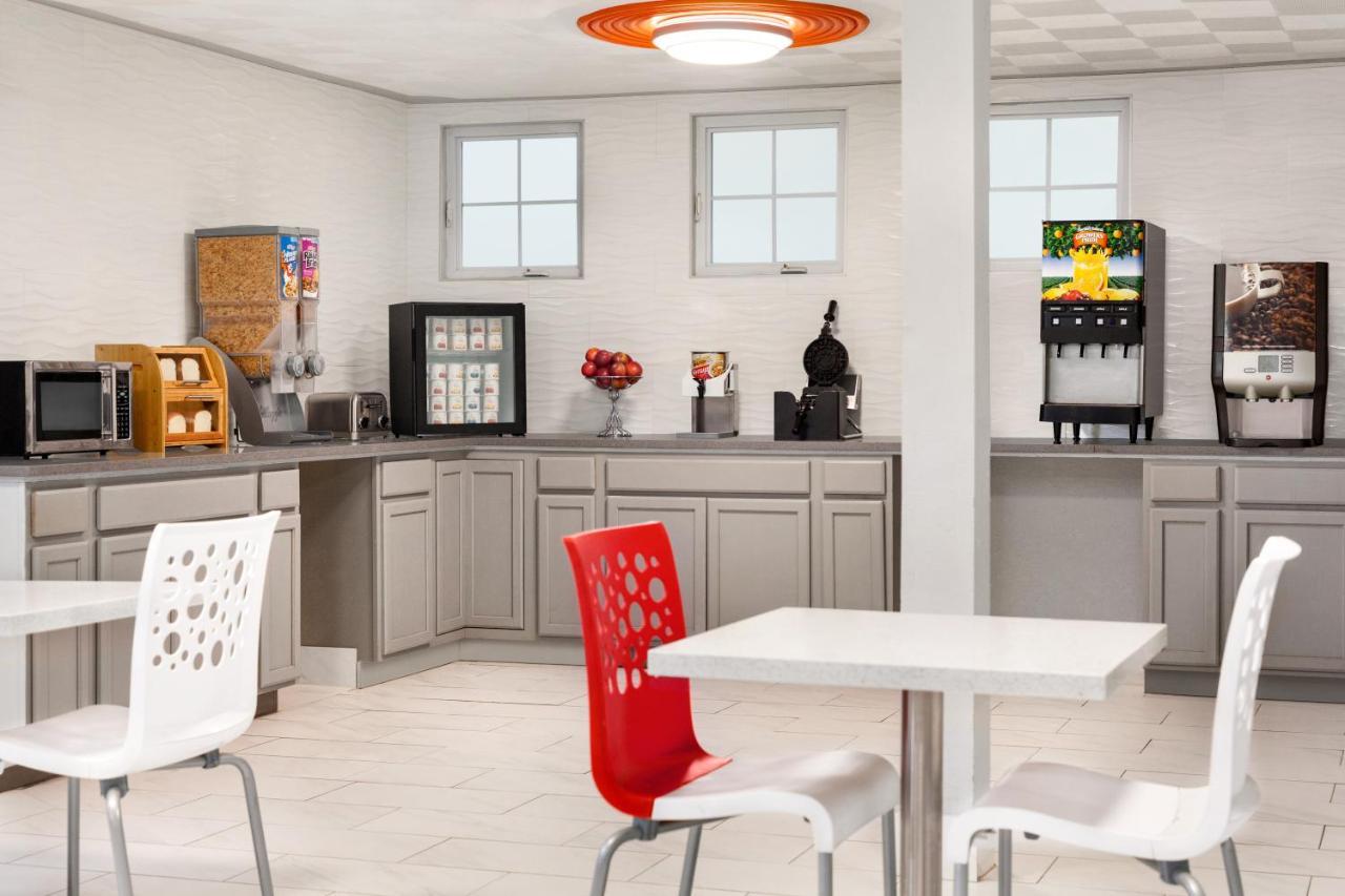 Super 8 By Wyndham Lenexa Overland Park Area/Mall Area Extérieur photo