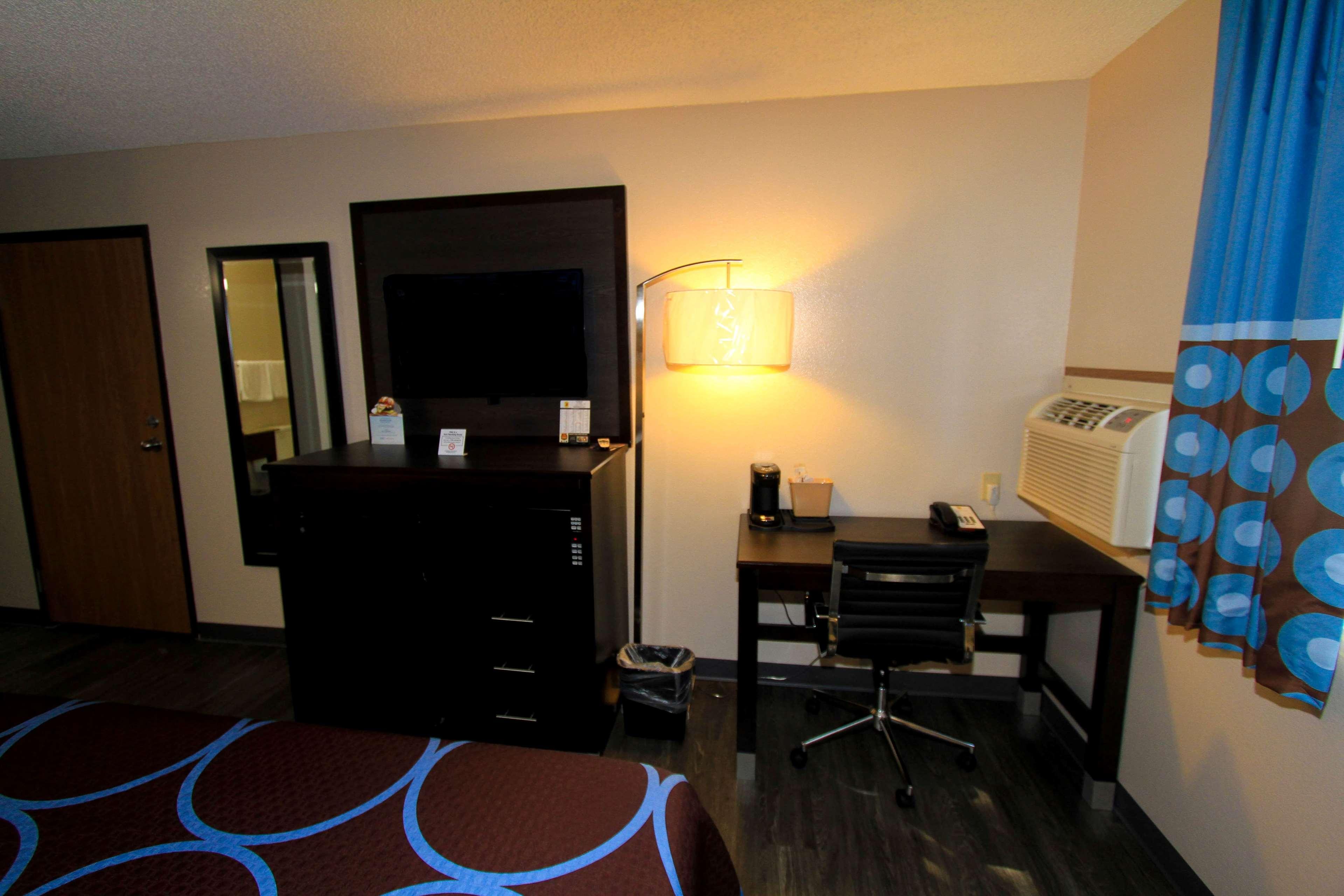 Super 8 By Wyndham Lenexa Overland Park Area/Mall Area Extérieur photo