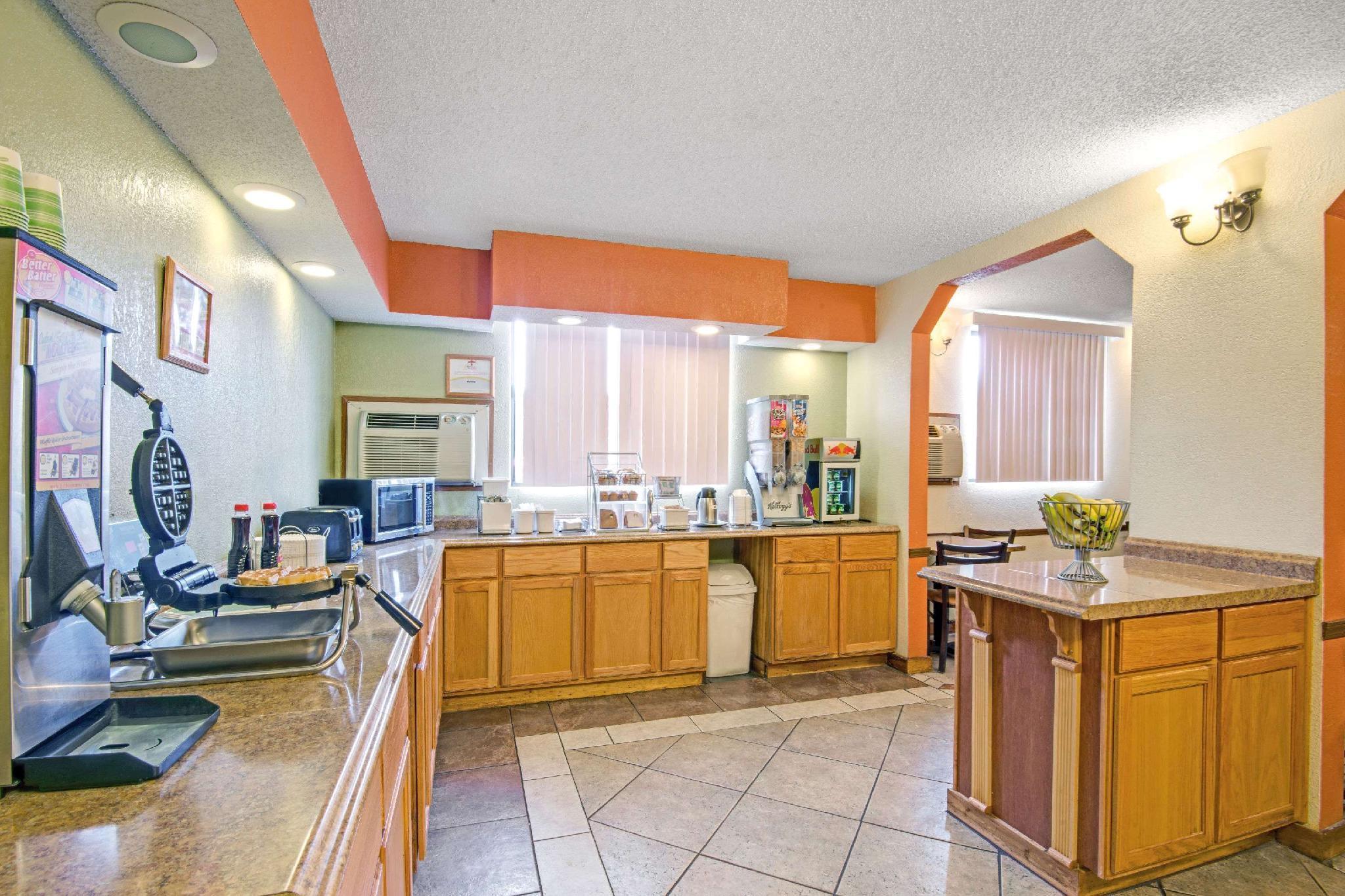 Super 8 By Wyndham Lenexa Overland Park Area/Mall Area Extérieur photo
