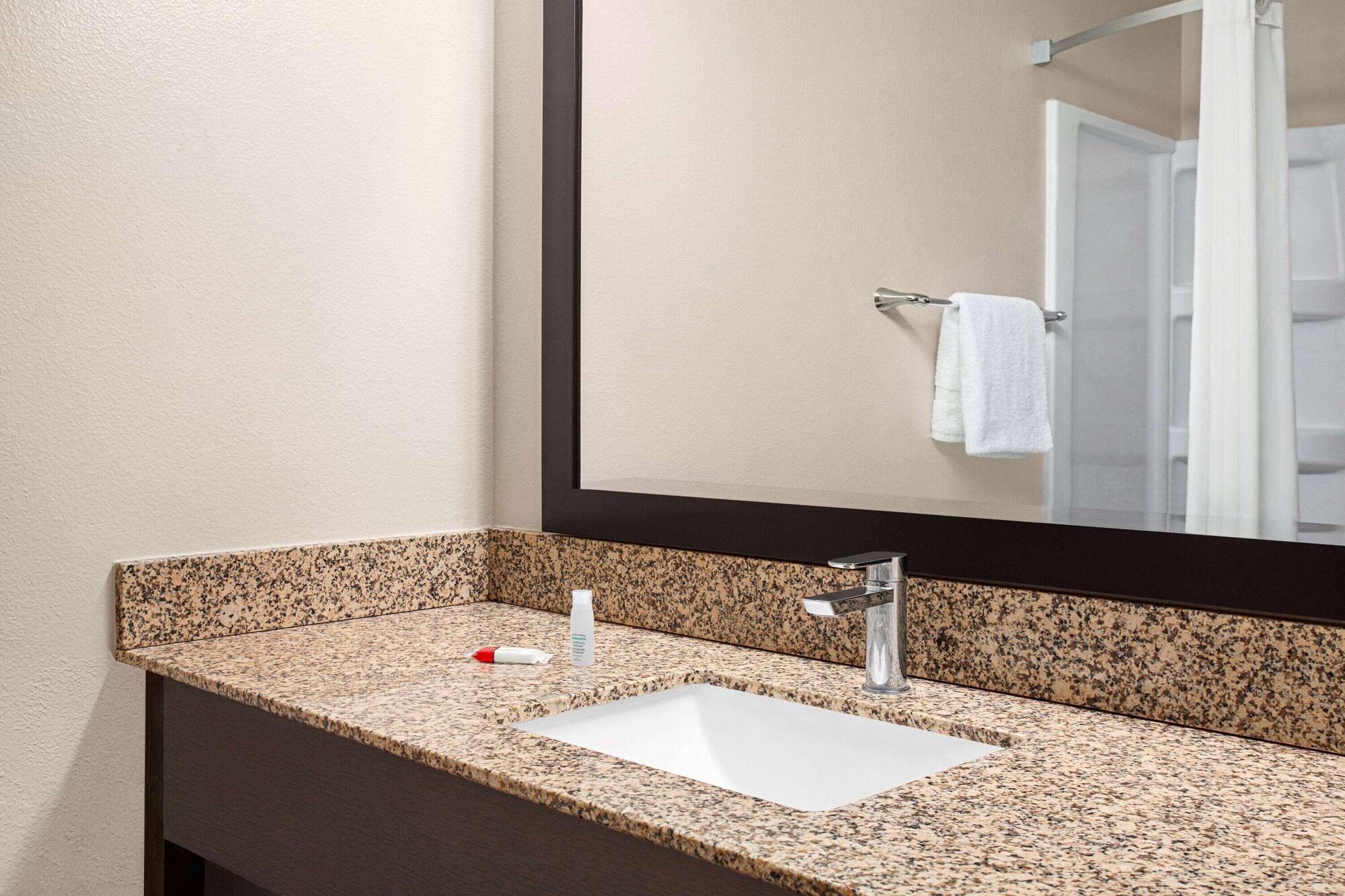 Super 8 By Wyndham Lenexa Overland Park Area/Mall Area Extérieur photo